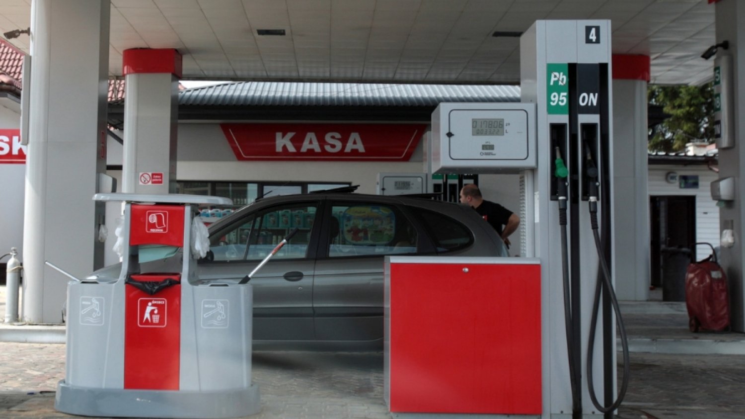 Spadki trwały zaledwie kilka tygodni. OPEC zdecydował o ograniczeniu wydobycia, a skoro ropy na rynku będzie mniej, ceny znów zaczną rosnąć.