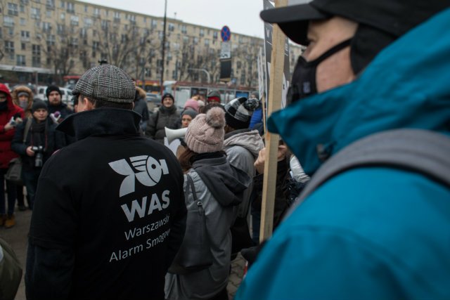 Strach przed smogiem sprawił, że za prywatne firmy uznały go za niezłą formę reklamy.