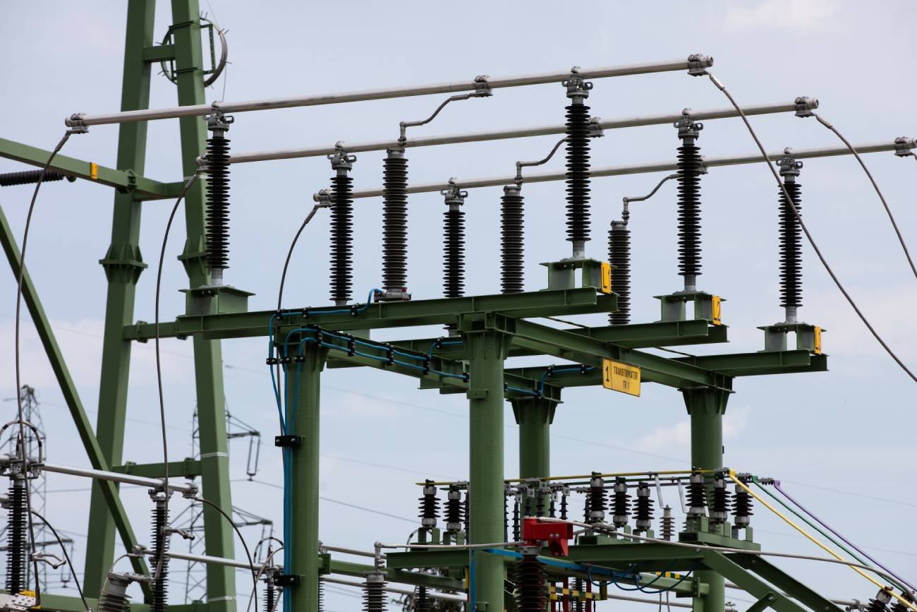 Stacja transformatorowa wysokiego napięcia.