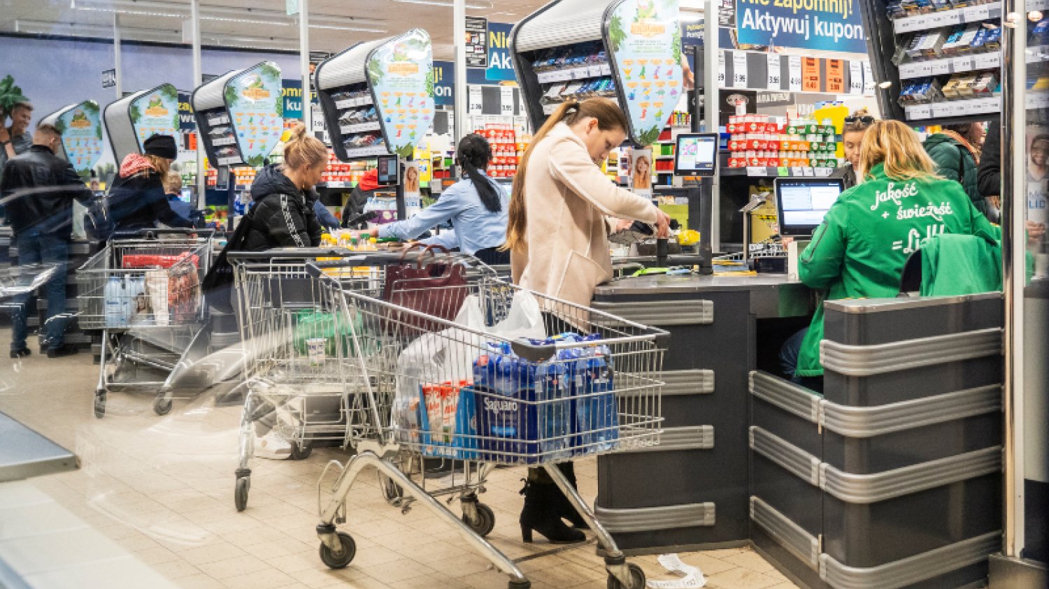 Lidl w płacach przebił Biedronkę. Nowym pracownikom zapłaci nawet 4350 brutto.