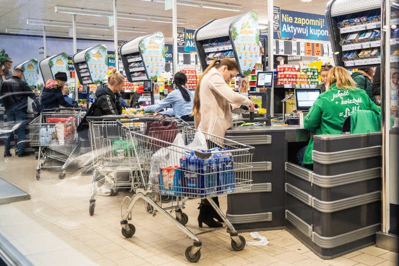 Lidl w płacach przebił Biedronkę. Nowym pracownikom zapłaci nawet 4350 brutto.