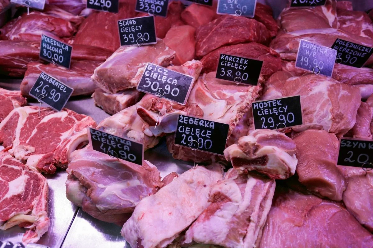 W skali światowej spożycie mięsa cały czas rośnie. Oprócz wegańskich alternatyw warto więc poszukiwać nowych, ekologicznych metod jego produkcji.
