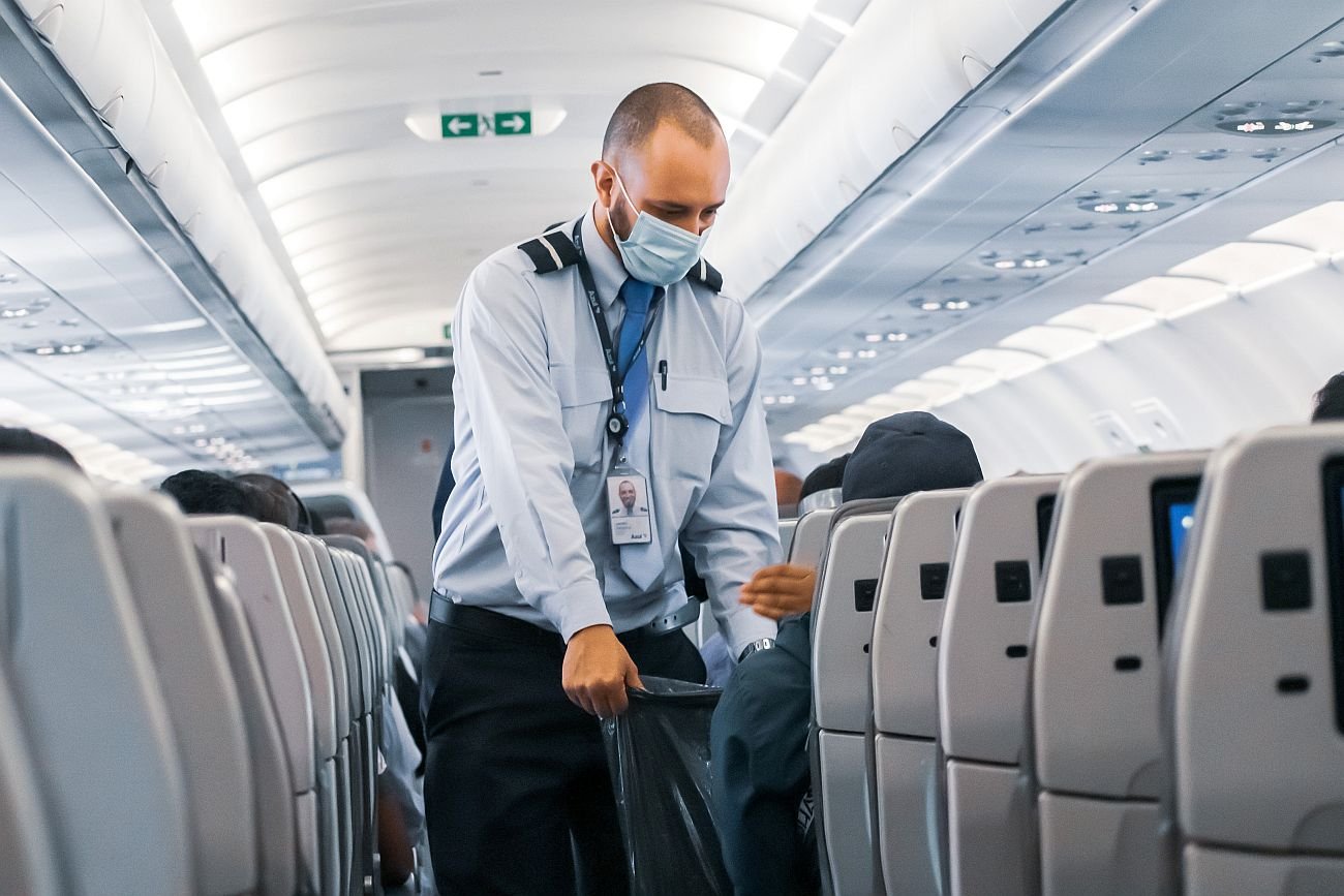 Linie lotnicze marnują olbrzymie ilości jedzenia. Ale nie ze swojej winy