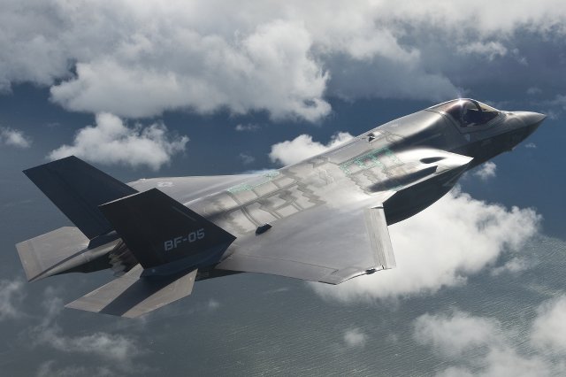 Dziś kosztuje ponad 100 mln dolarów, ale po 2020 roku moglibyśmy go kupić za 80 - kusi Lockheed Martin