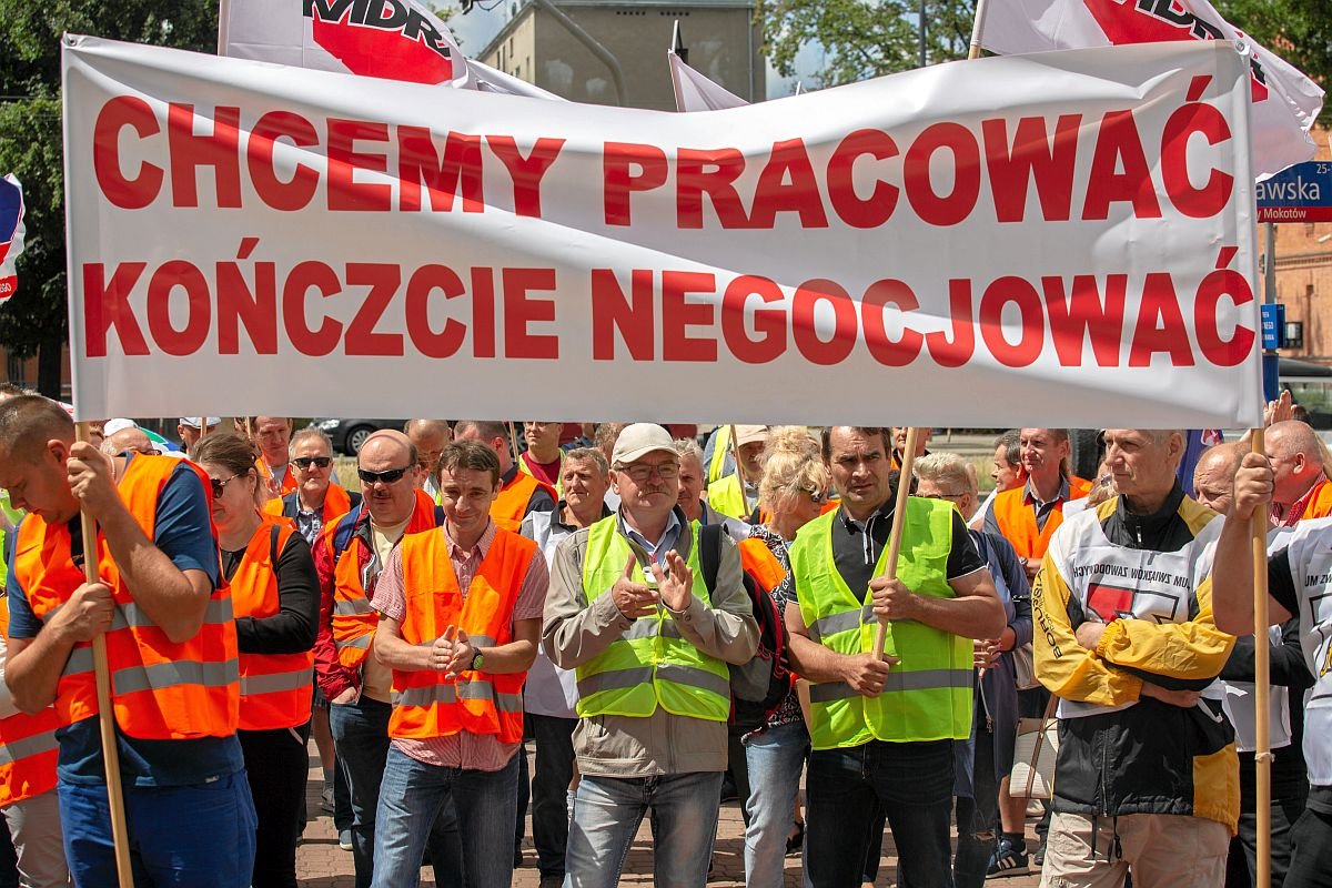 Częstochowscy hutnicy walczą o jak najszybsze zakończenie negocjacji i wznowienie produkcji