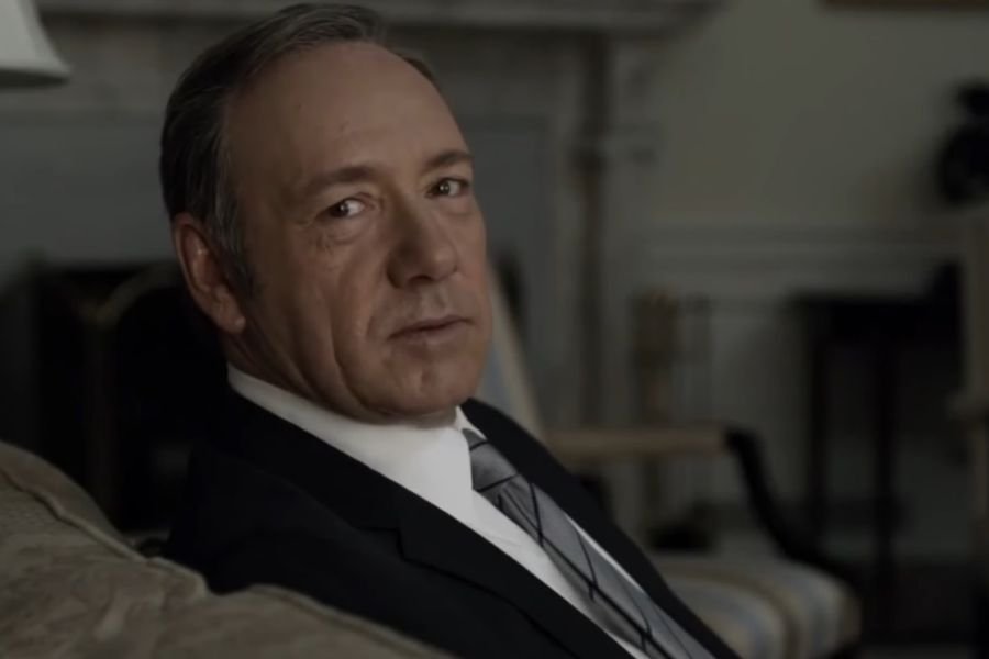 Ekstrawertyk z wysokim poziomem inteligencji, trochę niczym Frank Underwood z popularnego serialu "House of Cards".