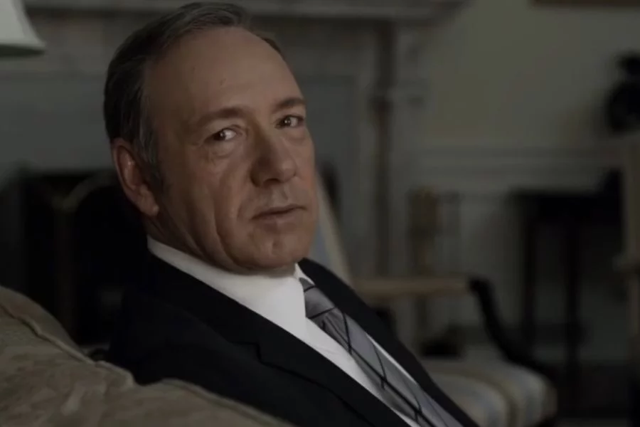Ekstrawertyk z wysokim poziomem inteligencji, trochę niczym Frank Underwood z popularnego serialu "House of Cards".