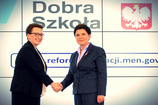 Minister edukacji Anna Zalewska i premier Beata Szydło.