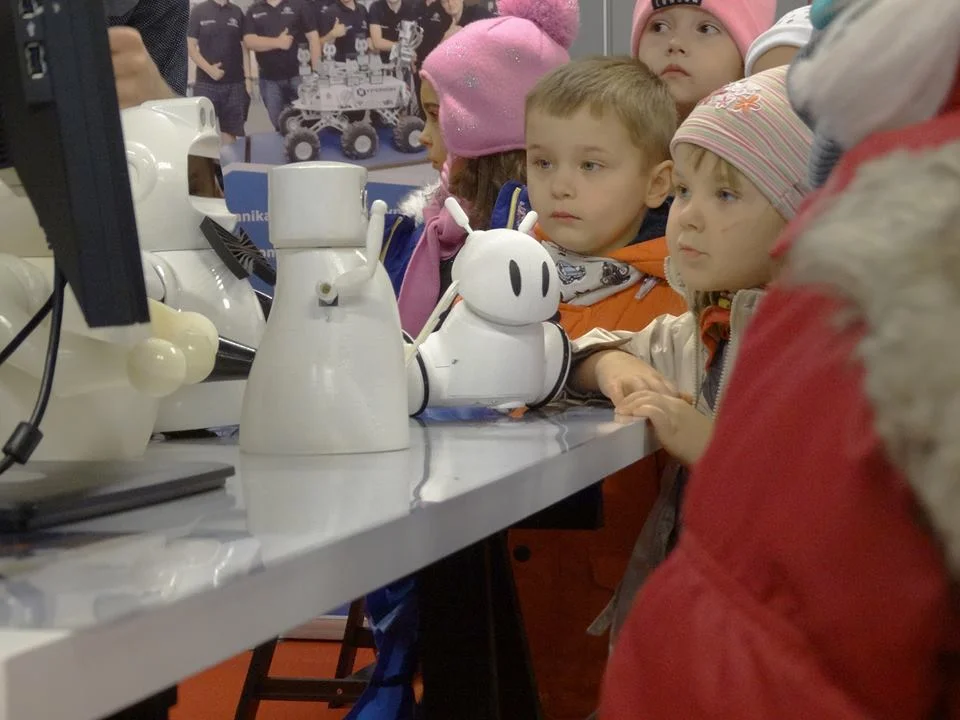 Photon to polski robot, który będzie dojrzewał razem z dzieckiem.