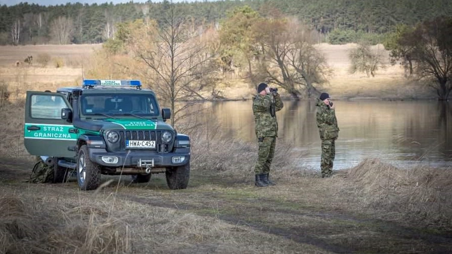 Pogranicznicy Straży Granicznej podczas patrolu