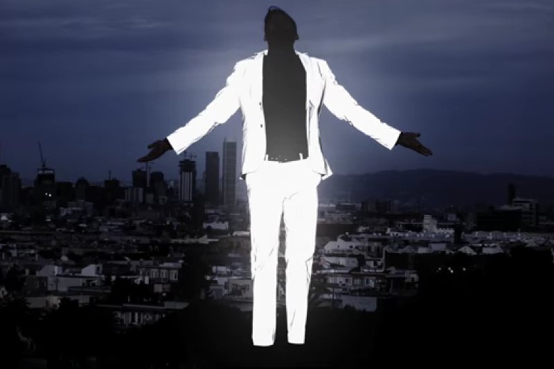 Chris Holmes stworzył ubrania, które rujnują zdjęcia i chronią prywatność