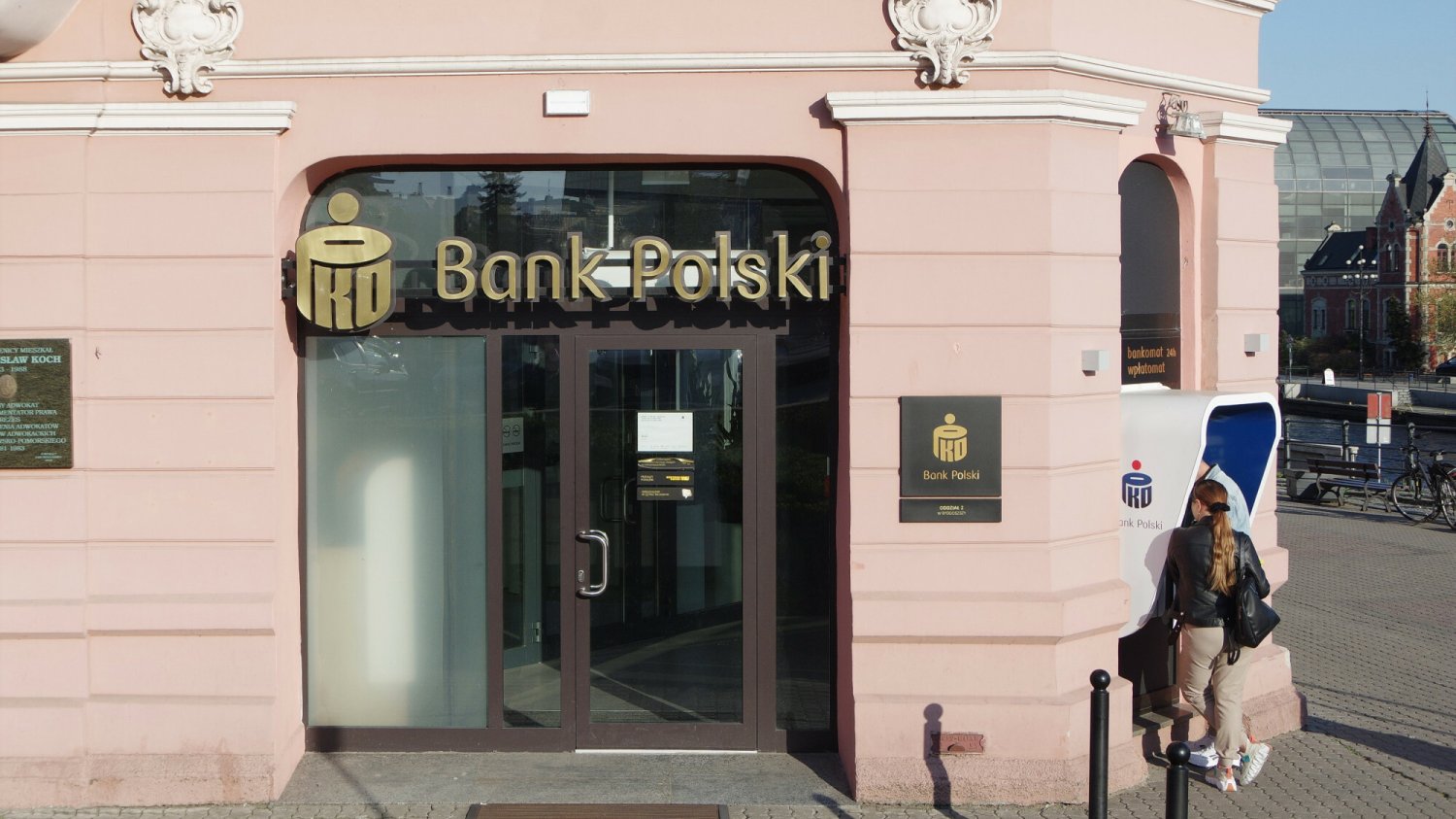 KNF ostrzega przed oszustami internetowymi. Fałszywa strona PKO BP wyłudza dane klientów banku