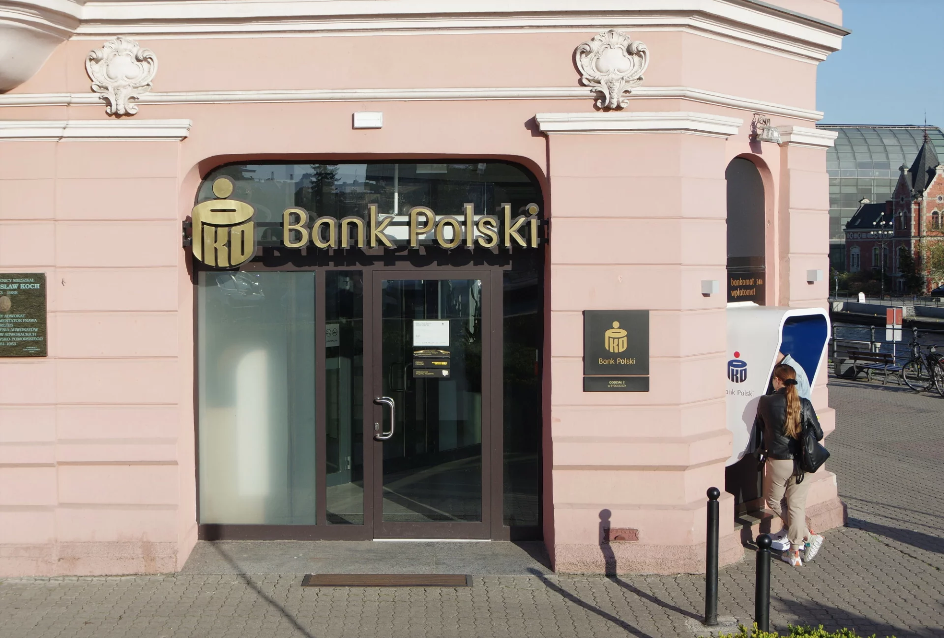 KNF ostrzega przed oszustami internetowymi. Fałszywa strona PKO BP wyłudza dane klientów banku