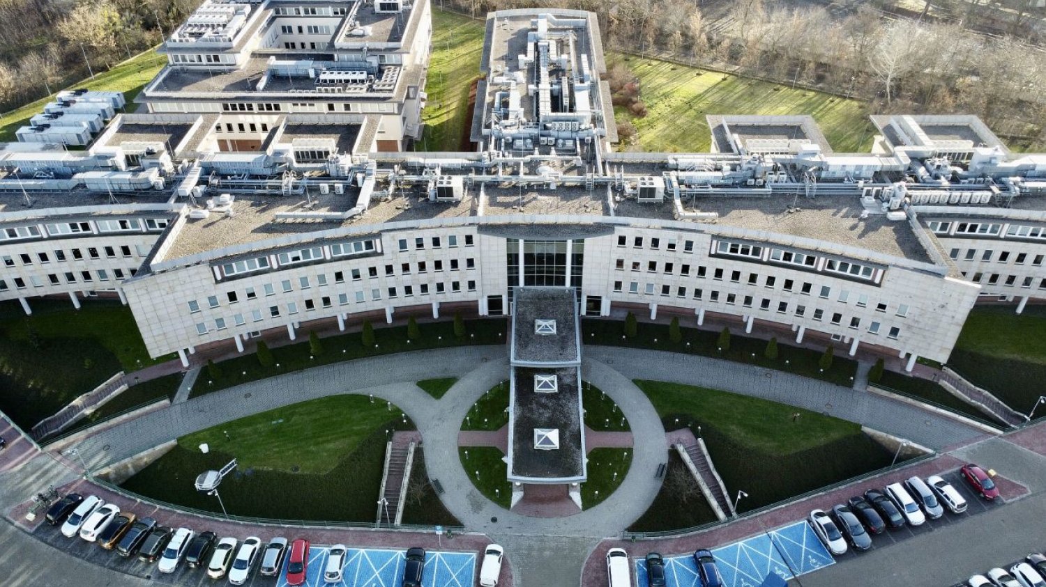 Warszawska centrala Zakładu Ubezpieczeń Społecznych przy ul. Szamockiej