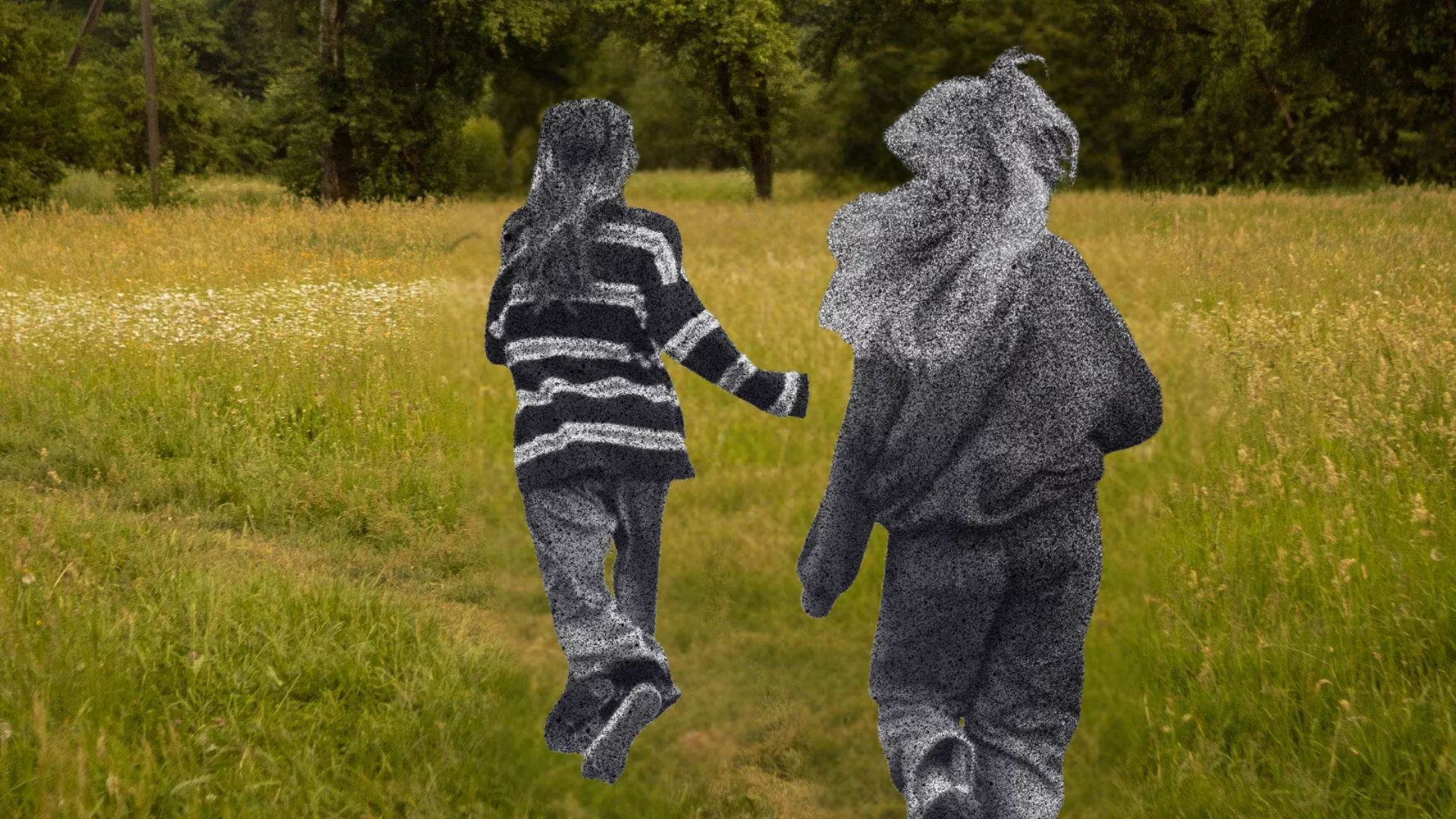 Dzieci biegną po trawie. 48 hours challenge to fake news, który może zmienić się w prawdę przy udziale mediów. Policja ostrzega jak.