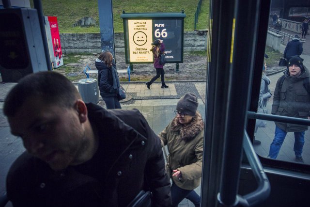 Mieszkańcy Krakowa w dni alarmu smogowego mogą jeździć komunikacją miejską za darmo