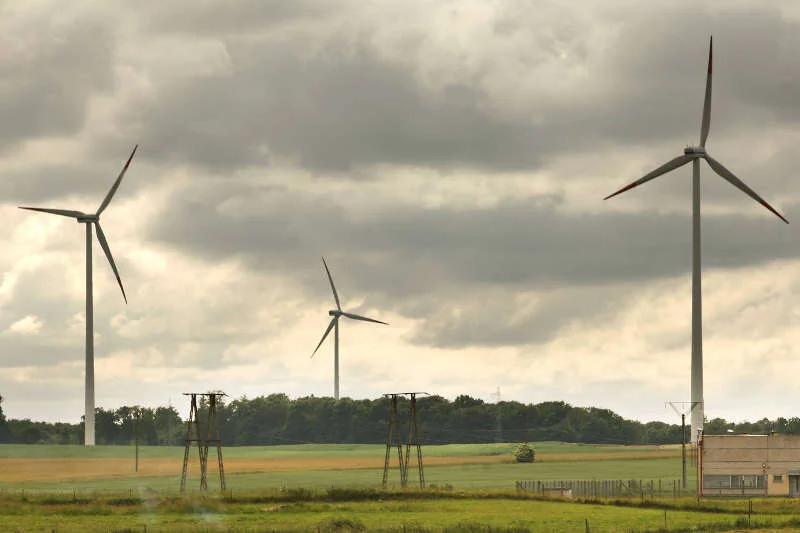 Firmy chwalą przyjęcie ustawy o OZE, ale eksperci wskazują, że niesie ona ze sobą zagrożenia dla energetyki wiatrowej