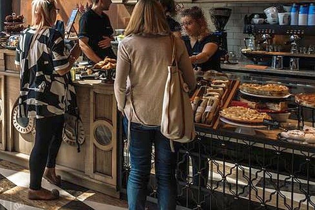 W sieci Green Coffee Nero pojawiły się ciasta z bakteriami salmonelli. Kilkanaście osób trafiło już do szpitala