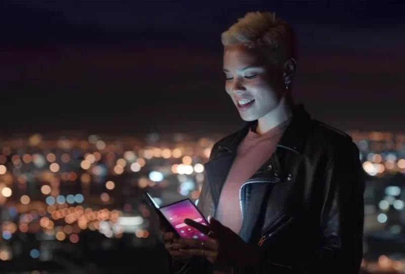 Składany smartfon od Samsunga pojawił się w reklamie Super Bowl
