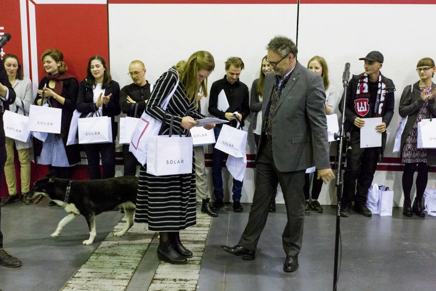 Wręczenie nagród dla studentów za najlepsze dyplomy Uniwersytetu Artystycznego w Poznaniu. Niestety, szanse artystów na rynku pracy są mizerne.