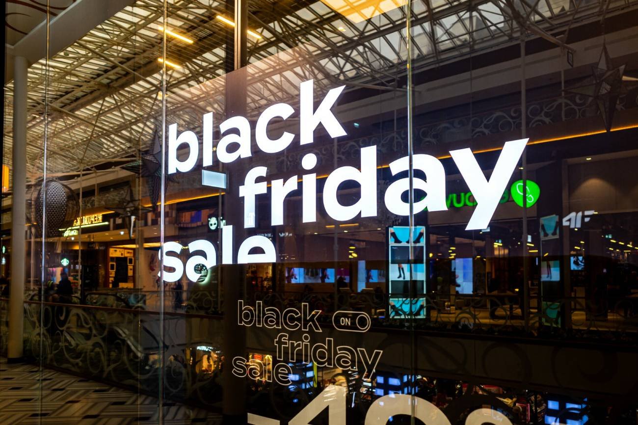 Promocje na elektronikę na Black Friday.