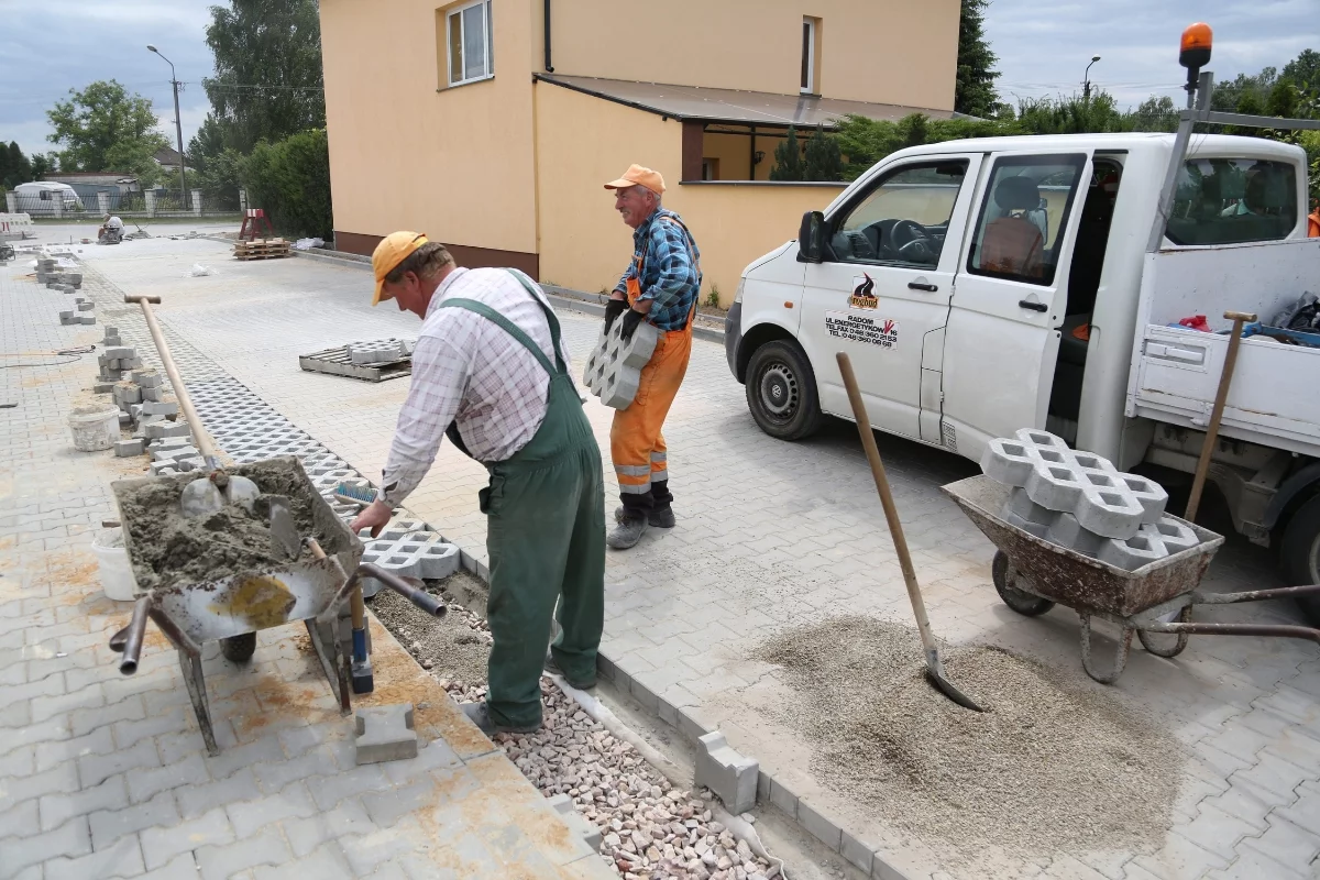 Miasto stopniowo się przebudowuje, aczkolwiek zmiany następują powoli.