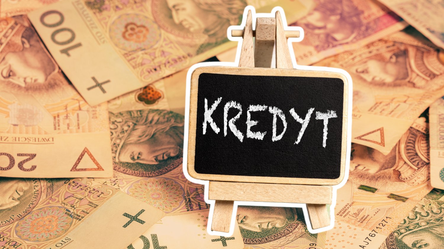 BIK zmienił zasady oceny kredytów. Mamy dobrą wiadomość dla milionów Polaków Rozrzucone pieniądze. Z przodu tabliczka z napisem kredyt.