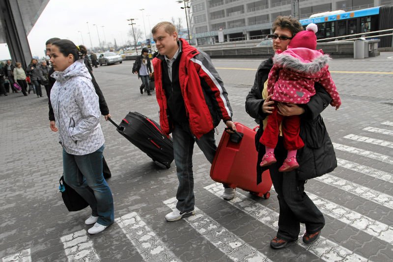 Emigracja zarobkowa to nadal dla wielu Polaków jedyna szansa na znalezienie zatrudnienia. W którą stronę wyruszyć, by ziścić swoje marzenia o lepszym życiu. Wskazówką może być najnowszy raport Glassdoor, który pomoże znaleźć odpowiedź na pytanie: gdzie wy