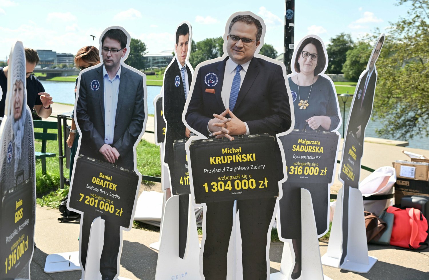 Jakie odprawy dostanie Morawiecki i Kaczyński? Gigantycznie pieniądze dla byłych posłów, ministrów i marszałków