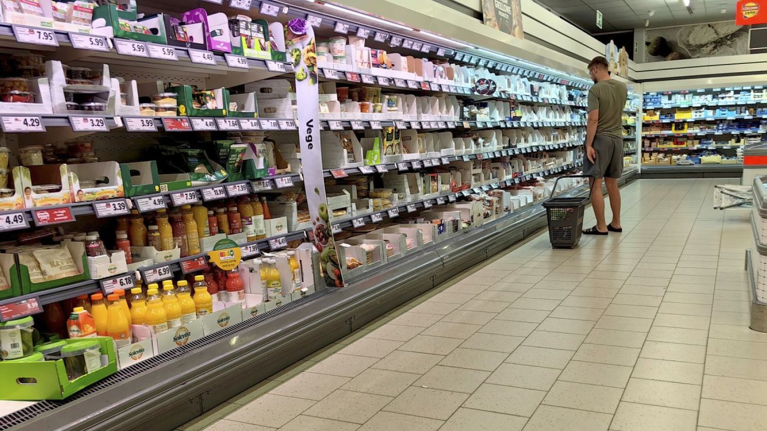 PiS chce, by 2/3 żywności w sklepach było z Polski. Ale... już od dawna jest więcej