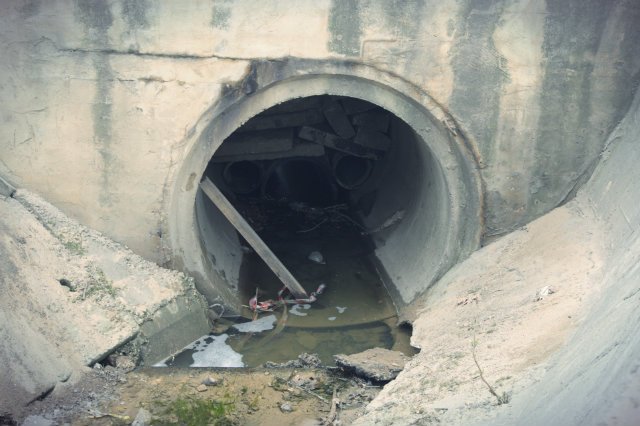 Jedno z przejść dla zwierząt w okolicach Kielc. Te z Lubartowa jest podobnych rozmiarów co widoczny za zdjęciu wlot do tunelu