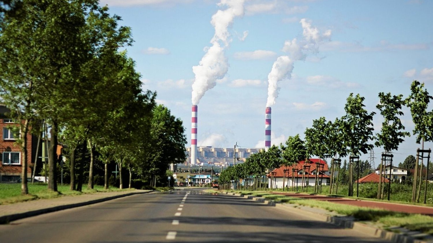 Dzięki bliskości kopalni i elektrowni Bełchatów Kleszczów od lat pozostaje najbogatszą gminą w Polsce.