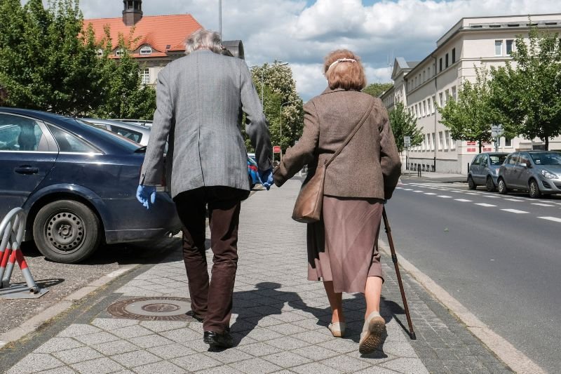 Emeryci mogą liczyć na kolejne świadczenie. Sejm uchwalił projekt 14. emerytury.