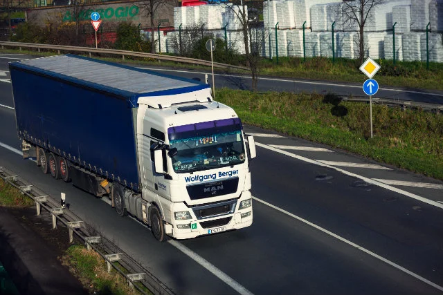 Z problemem braku kierowców borykają się dzisiaj wszyscy – od USA po Daleki Wschód – dowodzi nasz ekspert