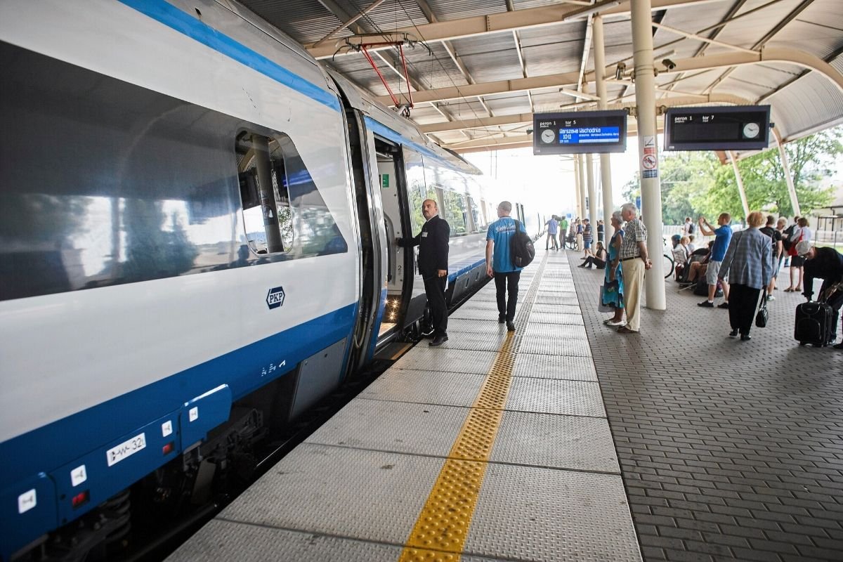 Duża zmiana w systemie rezerwacji biletów na pociągi Pendolino: miejsce będzie można wybrać z mapki, bez zgłębiania logiki numeracji miejsc.