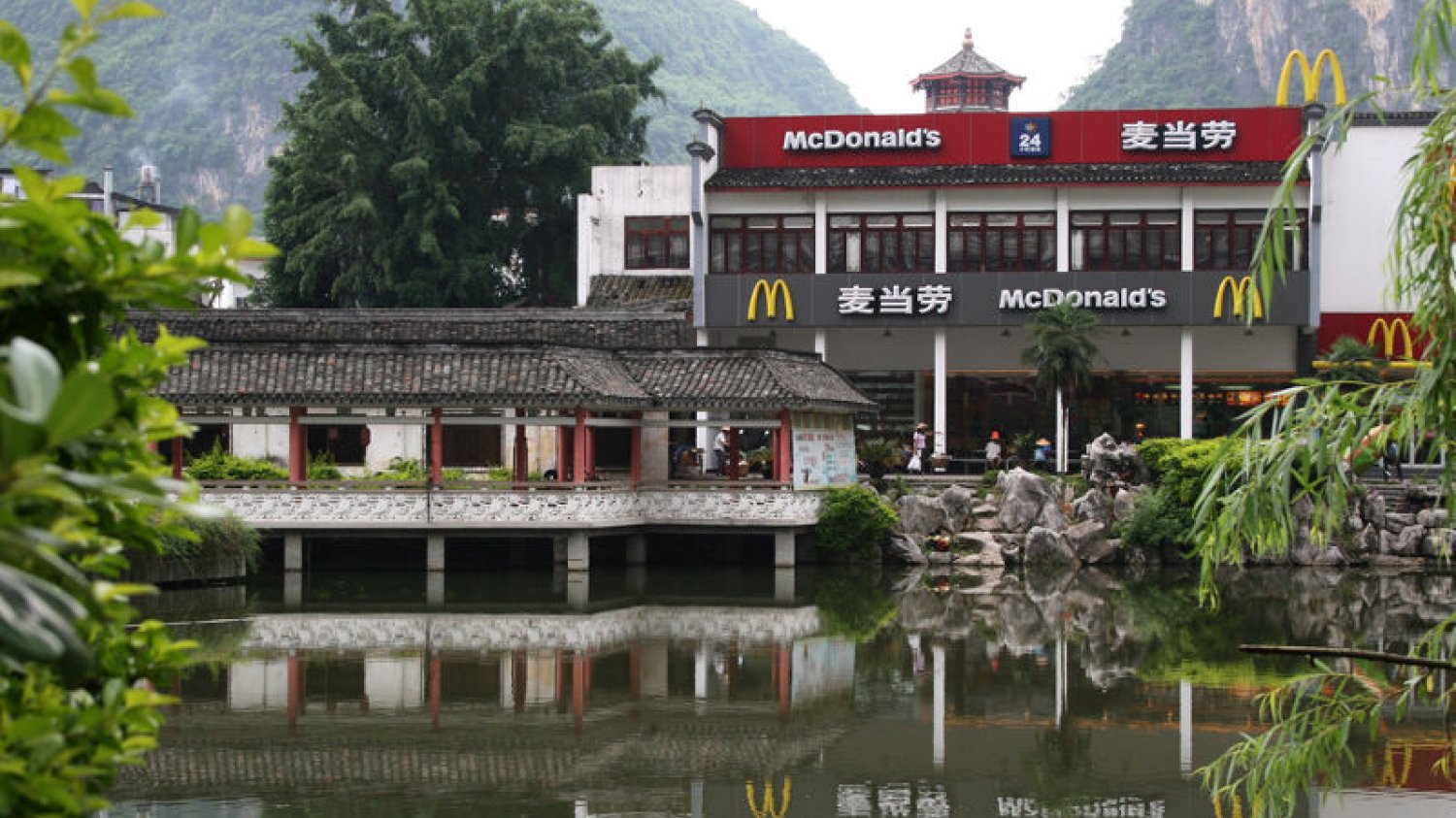 McDonald's zmienia menu restauracji zależnie od kraju.