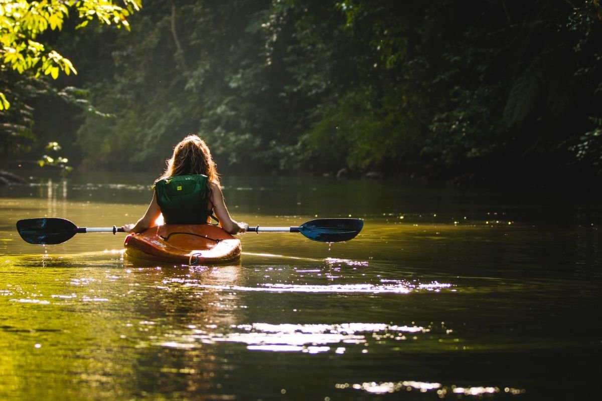 Origami Paddler - lekki, składany kajak wykonany z plastiku z recyklingu stał się hitem Kickstartera. Twórcy na rozpoczęcie produkcji potrzebowali 25 tys. dol., a dostali aż 3 mln i suma rośnie.