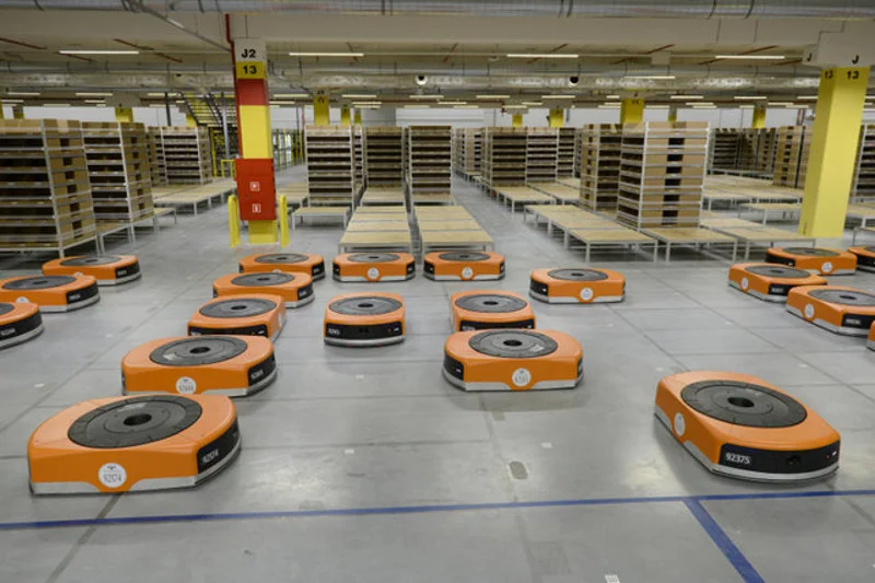 Roboty Kiva Systems, które będą wspomagać prace centrum logistycznego Amazona w Bielanach Wrocławskich.