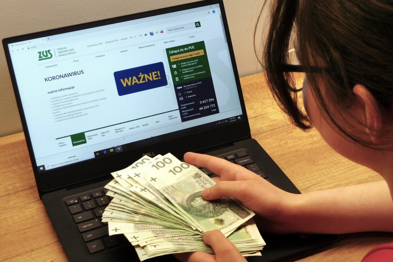 Komputer, pieniądze.