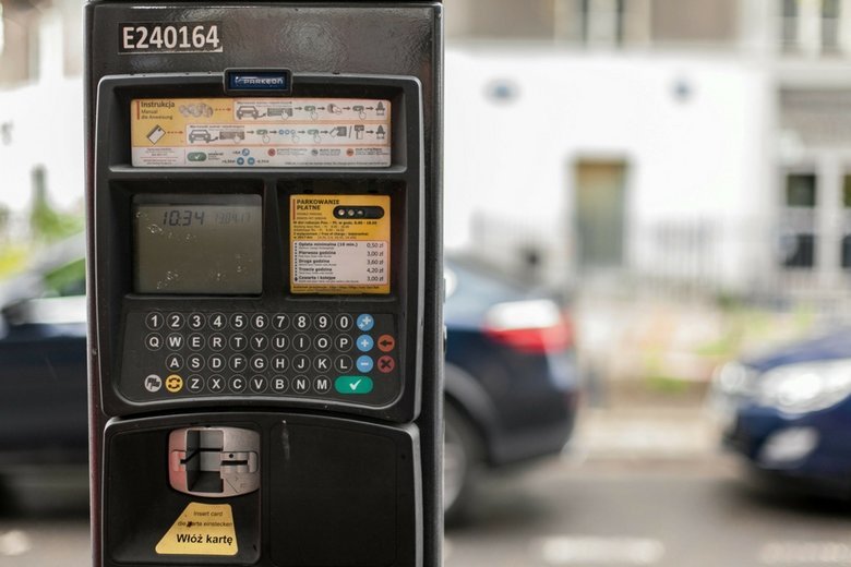 Deklaracja radnych Ochoty, którzy obiecali mieszkańcom swojej dzielnicy 100 nowych miejsc parkingowych, spotyka się z kolejnymi ciętymi replikami