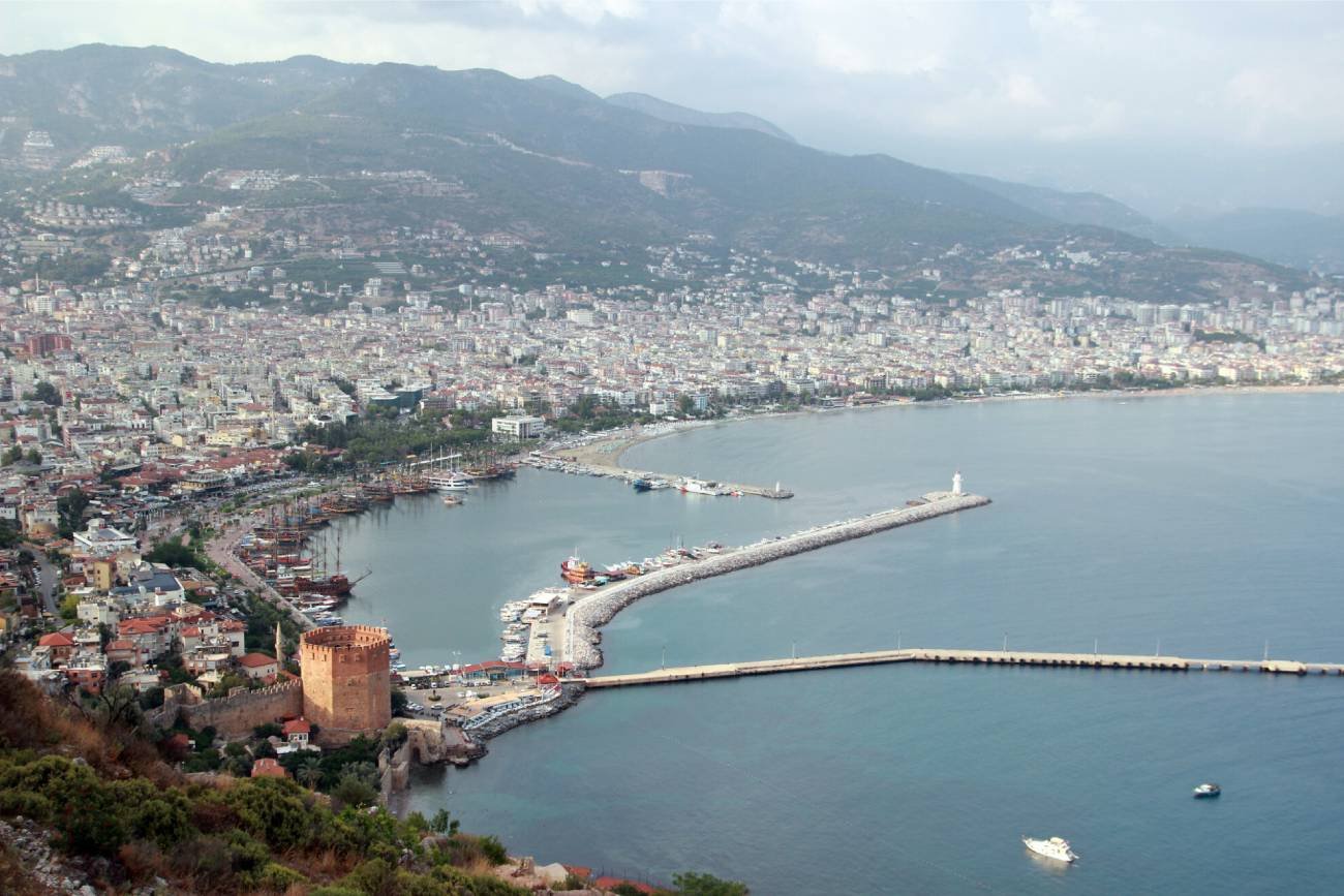 Widok na Alanye, port i gory Taurus