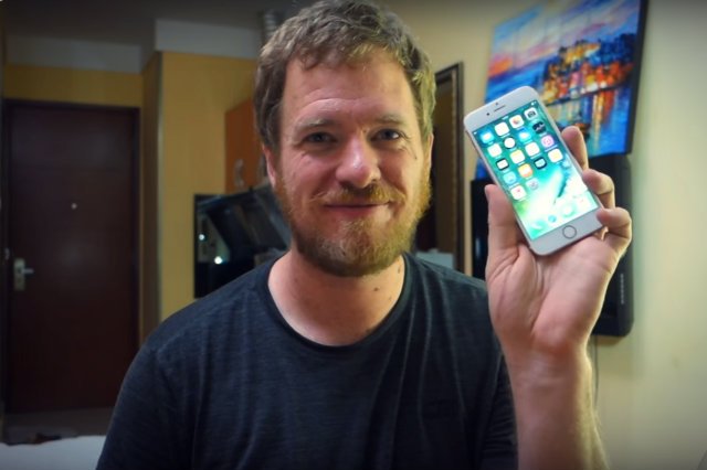 Amerykański developer Scotty Allen podczas wizyty w Chinach postanowił zbudować własnego iPhone'a