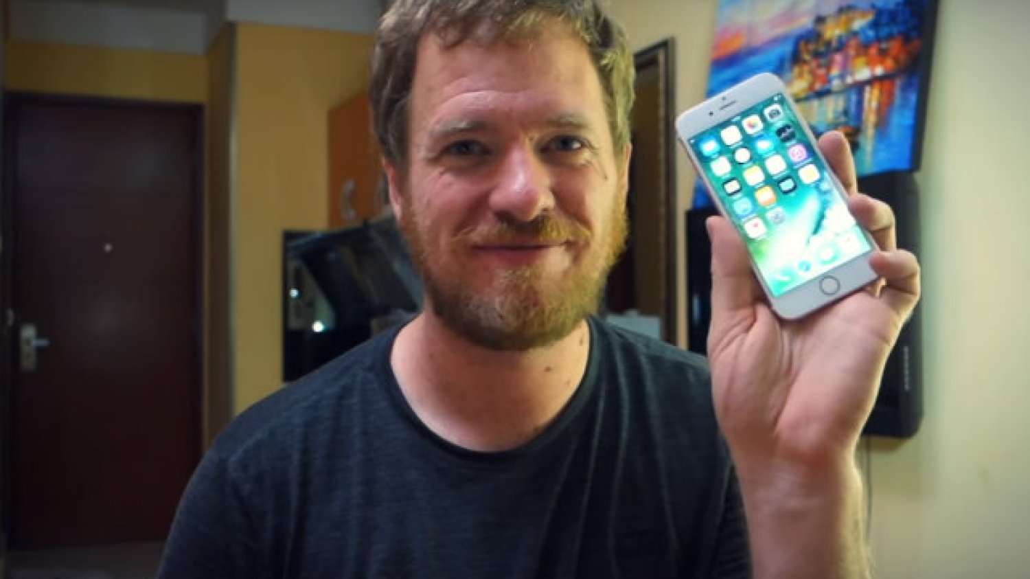 Amerykański developer Scotty Allen podczas wizyty w Chinach postanowił zbudować własnego iPhone'a