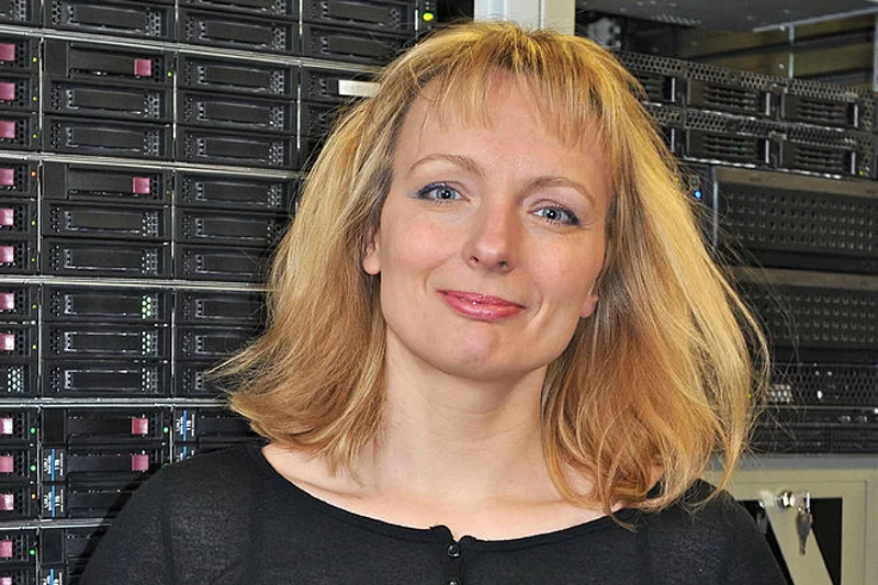 Gościem specjalnym najbliższego "Wieczoru dla dorosłych" będzie służąca w polskim wojsku pisarka, w której dorobku znajduje się nominowany do Nagrody im. Janusza A. Zajdla cykl powieściowy o Vesperze ("Nocarz", "Renegat", "Nikt")
