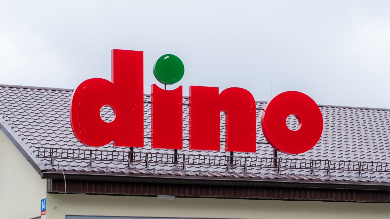 Dino sprzedaje przybory szkolne za grosz. Wystarczy jeden warunek