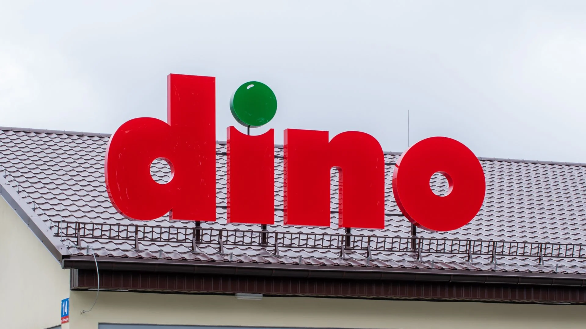 Dino sprzedaje przybory szkolne za grosz. Wystarczy jeden warunek