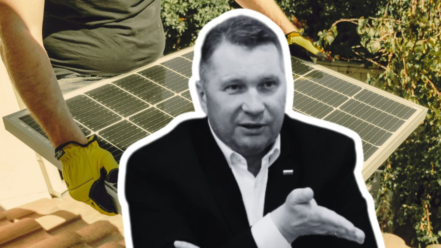 Czarnek wyśmiewa OZE, choć na nim zarabia. Zapraszam na lekcję matematyki Przemysław Czarnek na tle mężczyzny z panelem fotowoltaicznym