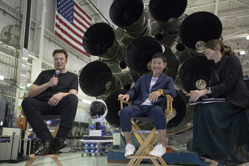 Elon Musk i  Yusaku Maezawa.