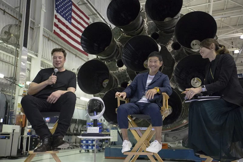 Elon Musk i Yusaku Maezawa.
