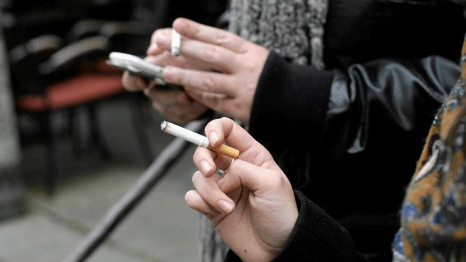Hiszpański sąd uznał, że pracodawca może zażądać odpracowania czasu spędzonego na papierosie.